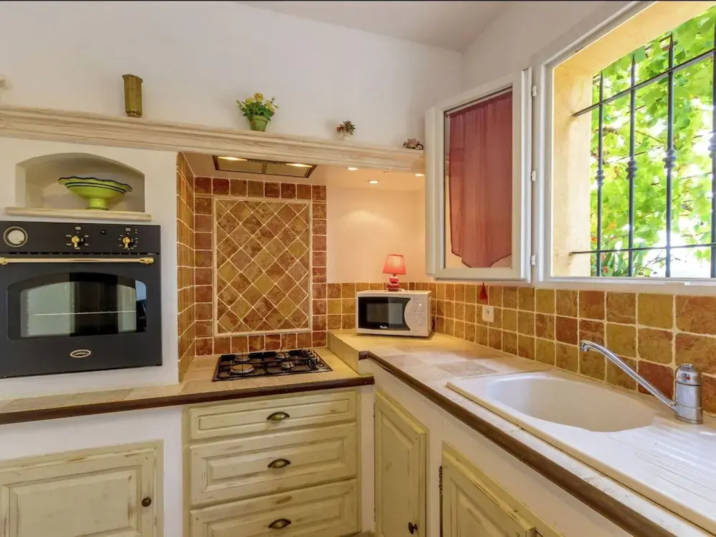 Detached Holiday Home Near the Truffle Capital of Aups, With a Shared Swimming Pool