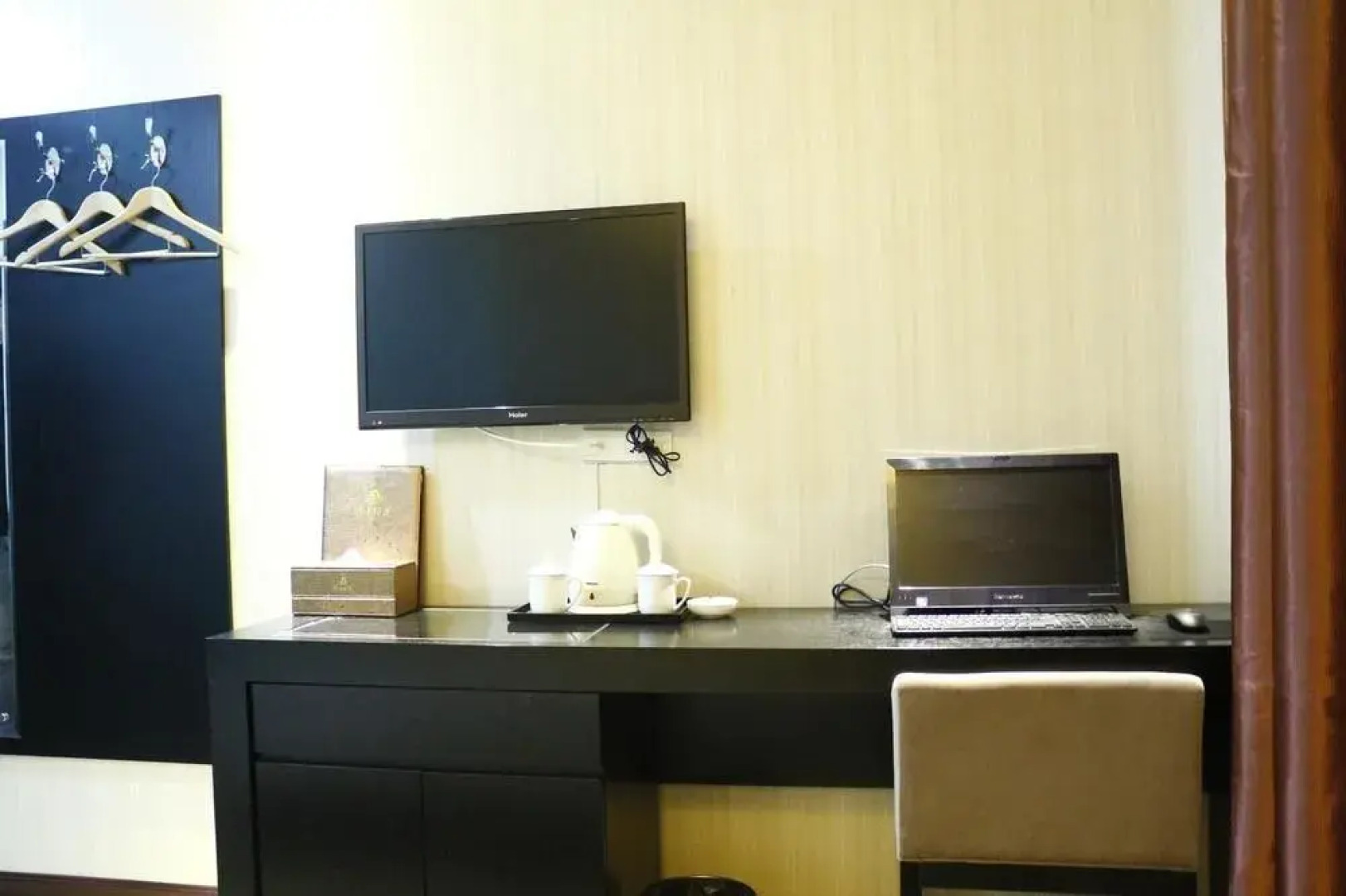 Heluo Sunshine Culture Theme Hotel