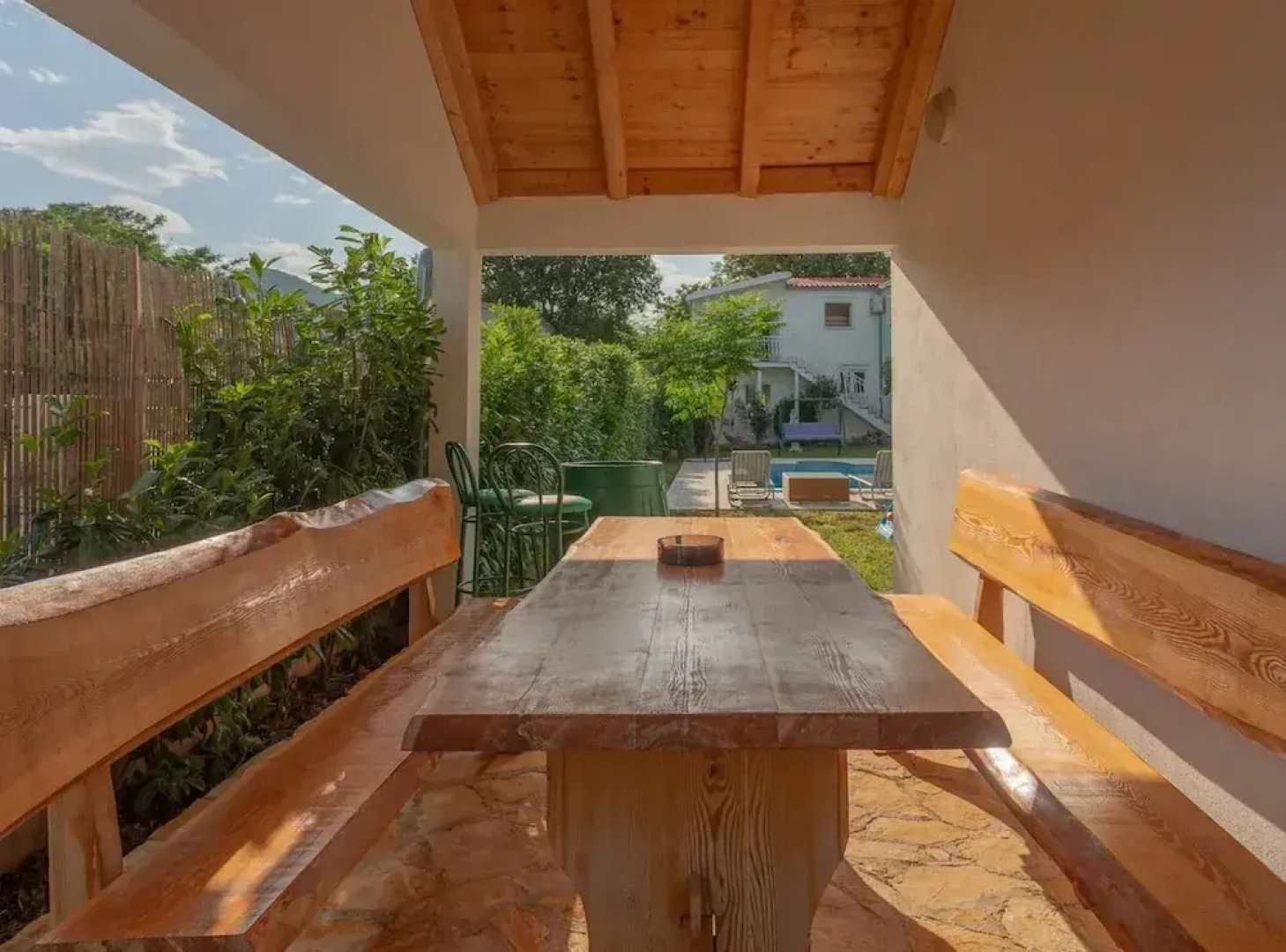 Sunny Escape Holiday Home Dicmo With Pool and Gym