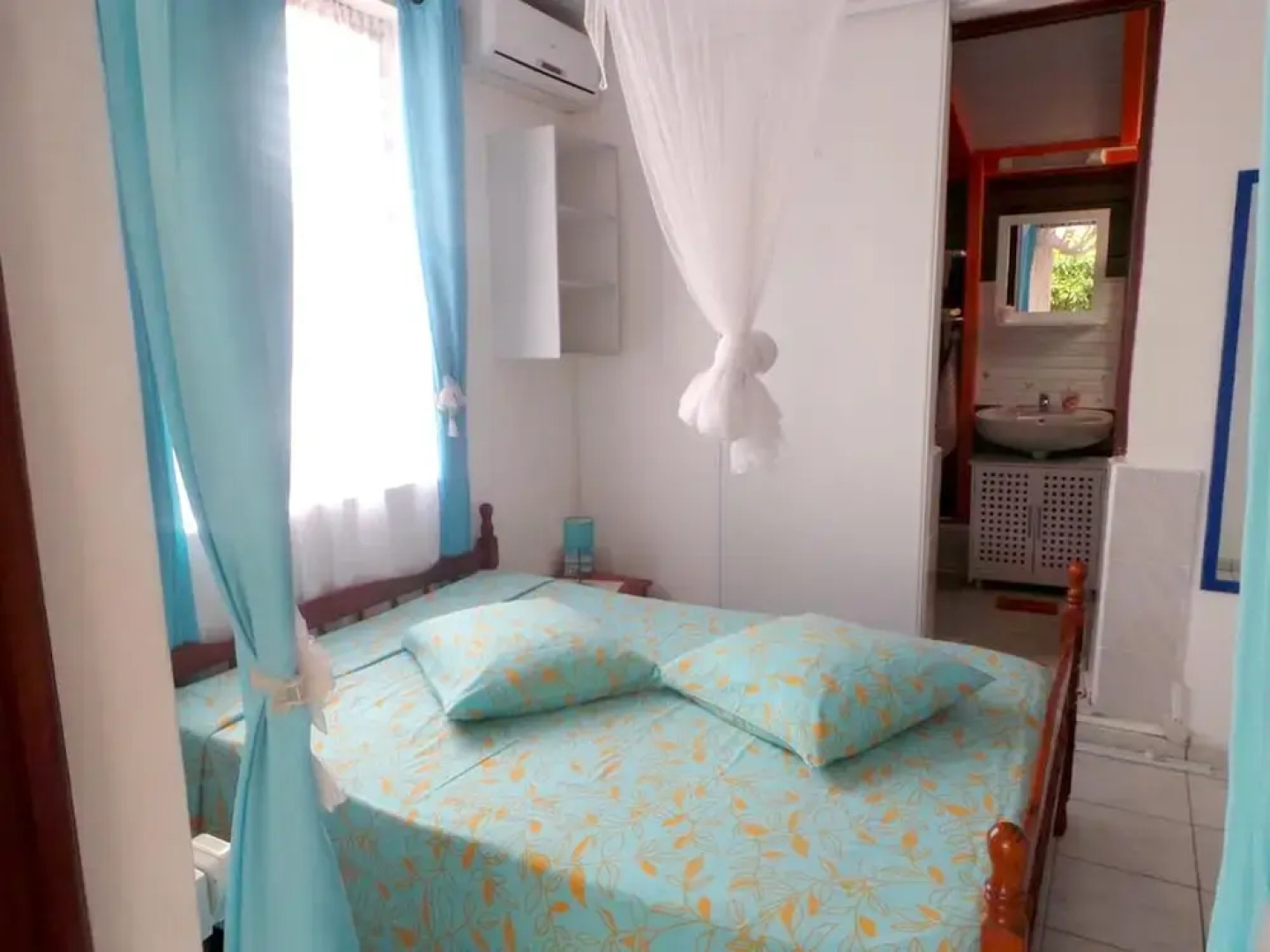 House With 2 Bedrooms in Bouillante, With Wonderful sea View, Enclosed