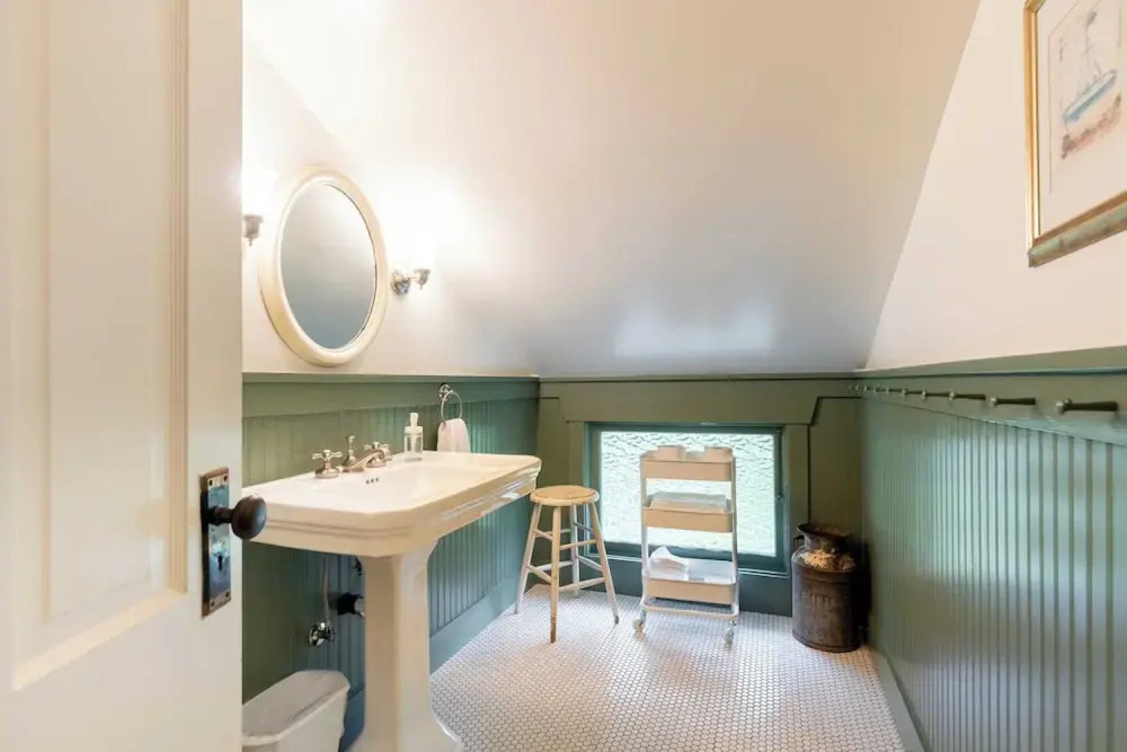 Private Beach Access + Water Views! Sleeps 18, Historic 6bdr Farmhouse w/ Deck