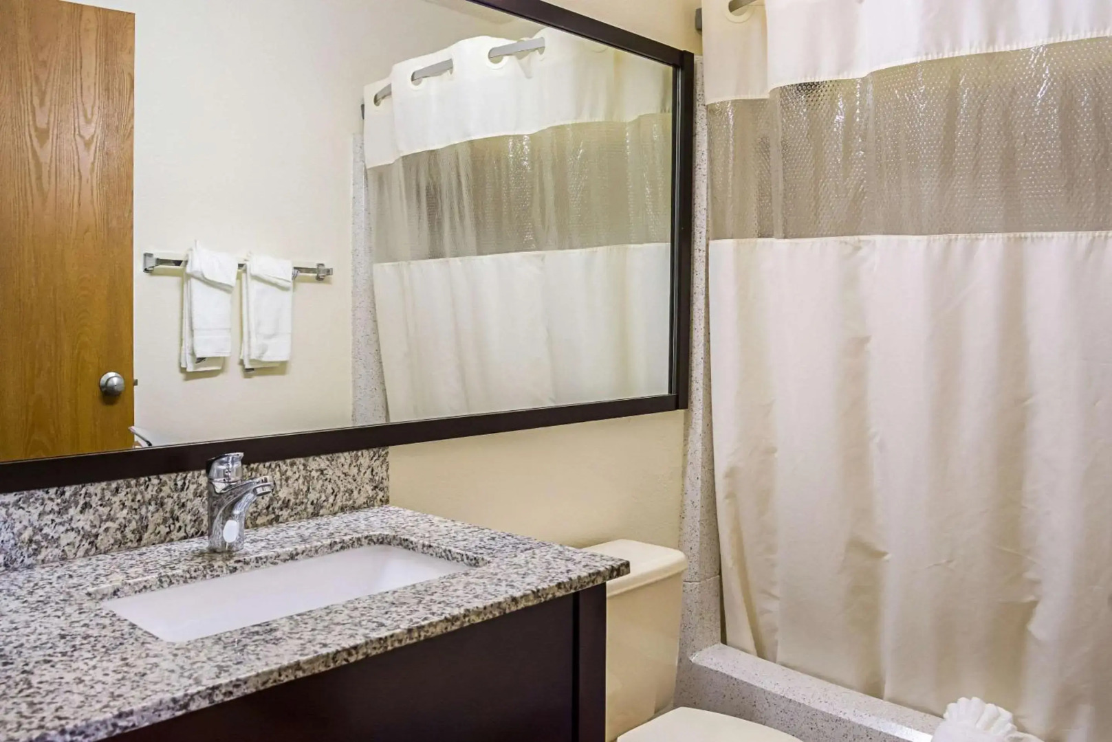 Quality Inn & Suites Clackamas – Portland