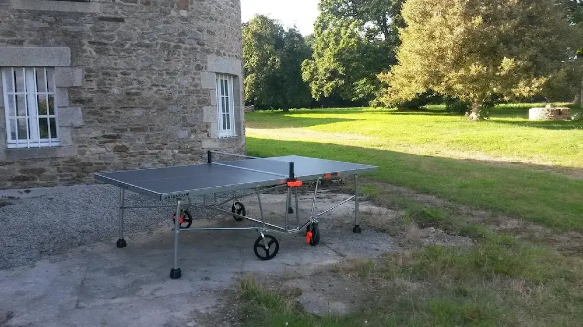 House With 2 Bedrooms in Jugon-les-lacs, With Furnished Garden and Wif