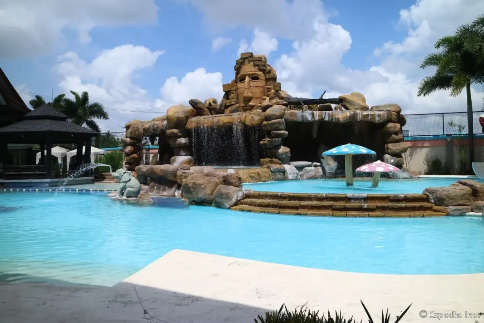 Mo2 Westown Hotel and Resort