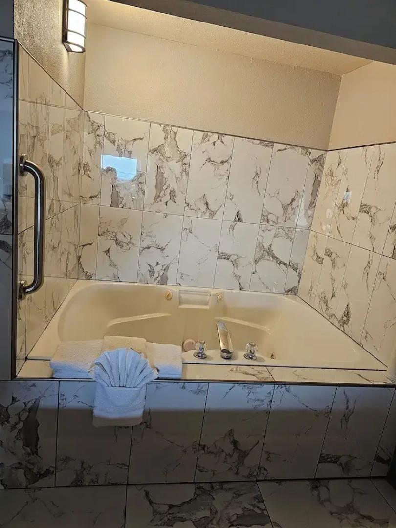 Lighthouse Suites Inn