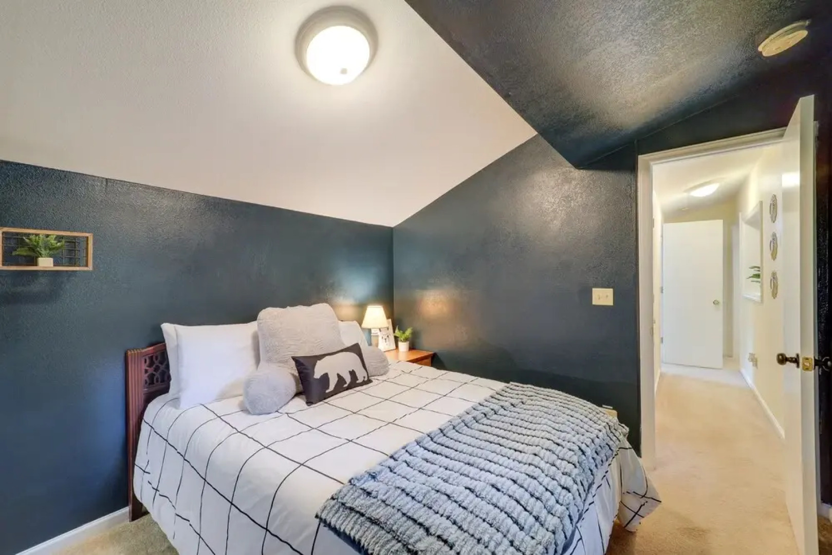 Bluebird Cottage in Newland Near Hiking & Skiing