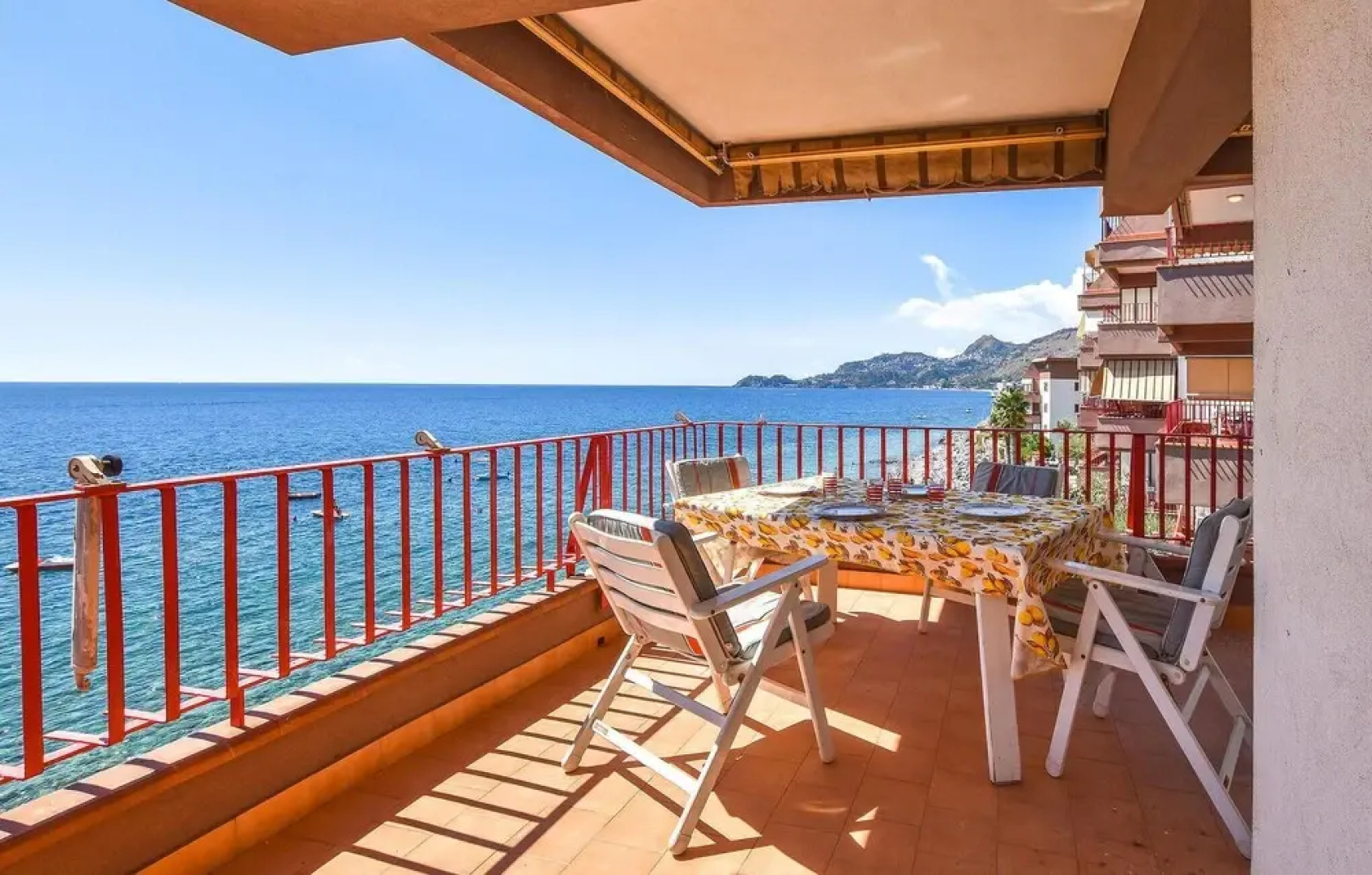 Stunning Apartment in Letojanni With Wifi and 2 Bedrooms