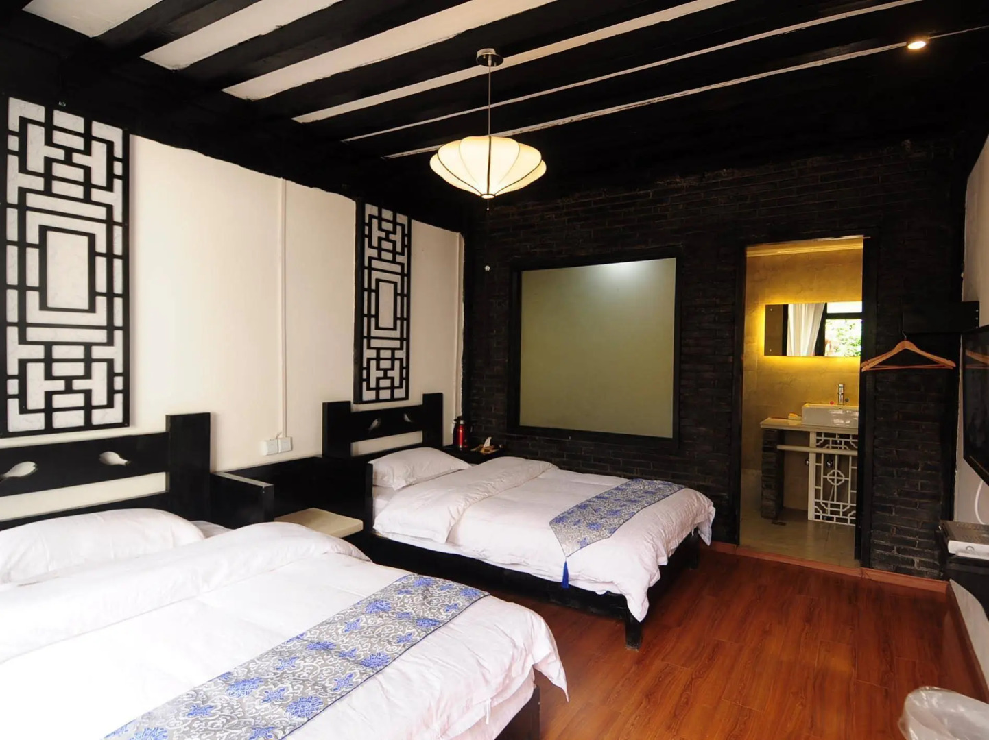 Warm Flowers Guesthouse