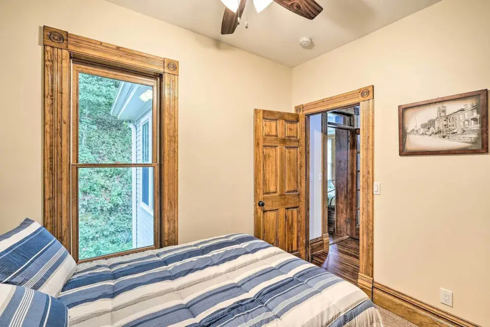 < 1 Mi to Downtown: Historic Dubuque Gem!