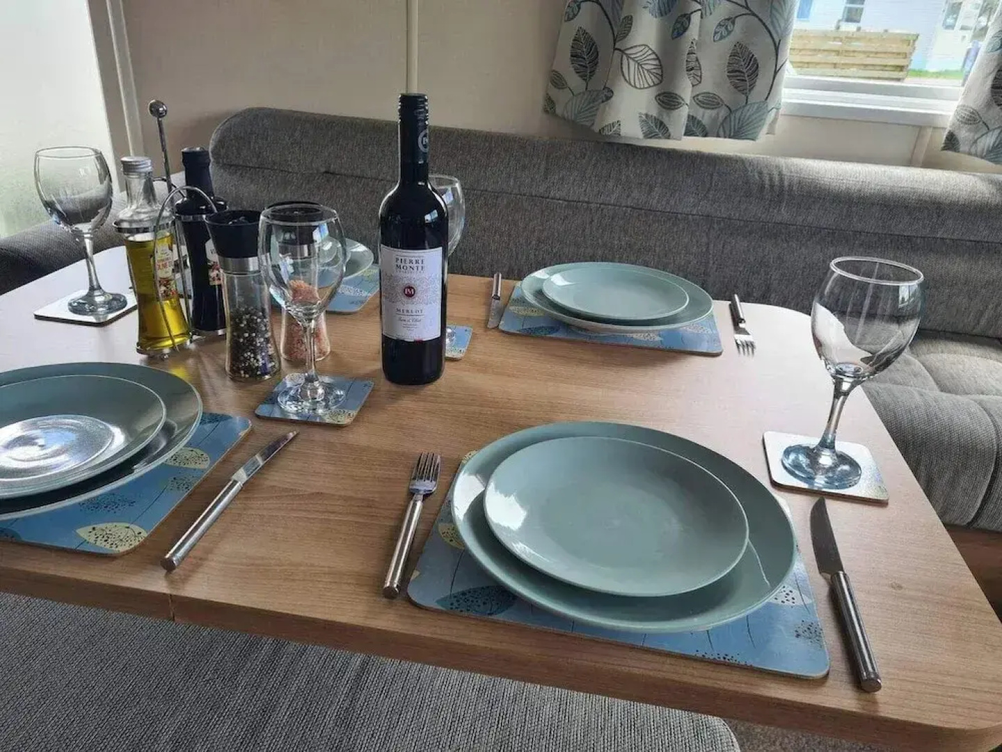 2 Bed Lodge - Sleeps 5 - Parking - Pets - Wifi