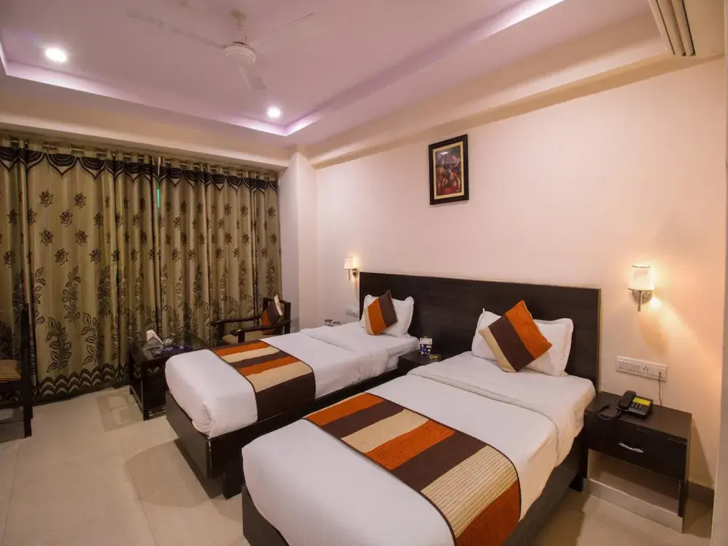 OYO 1903 Hotel Paras Inn