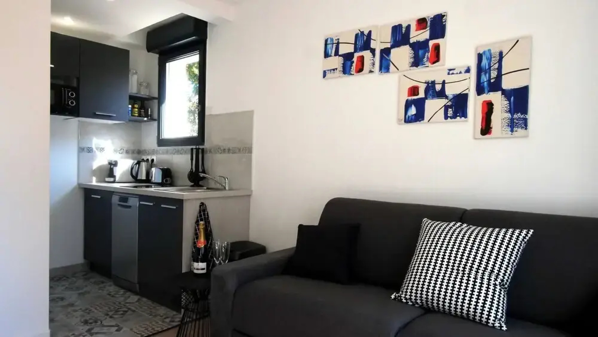 Amazing Duplex With Sauna 1br/4p in the Heart of the City of Orly