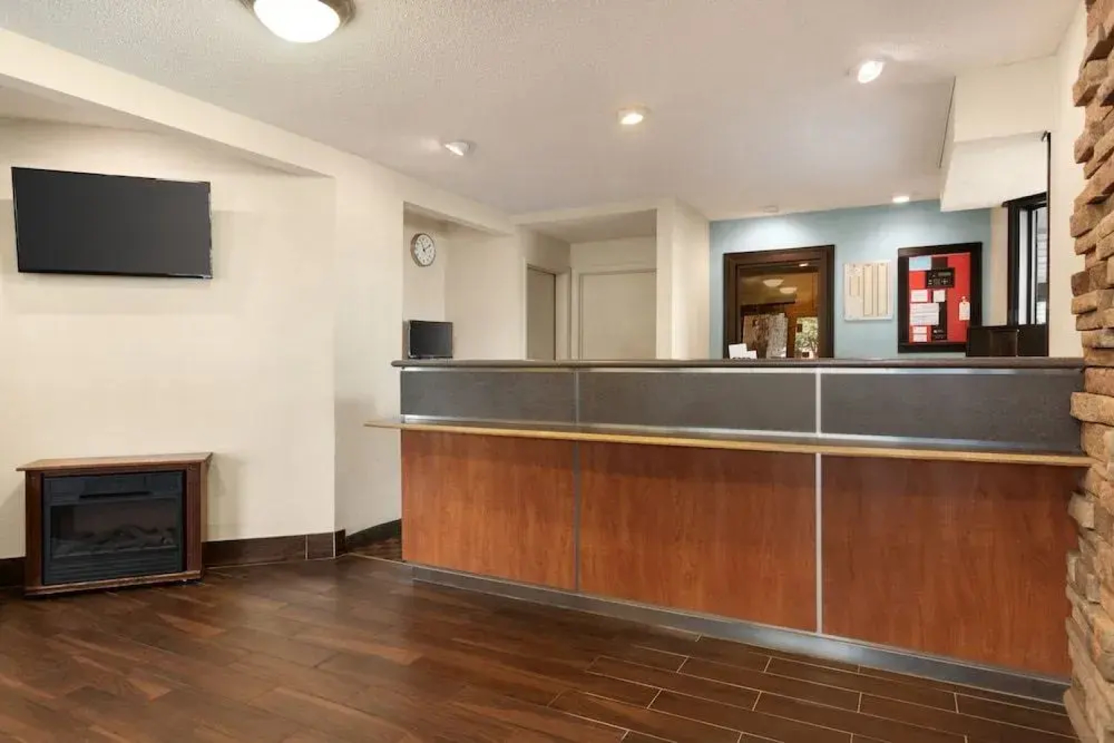 Super 8 by Wyndham Findlay