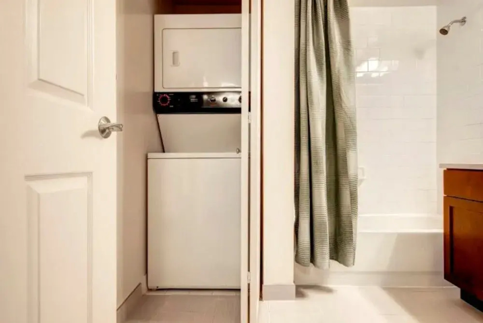 Global Luxury Suites at Commodore Drive