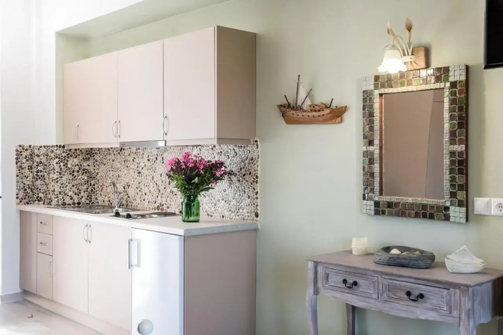 Anemoi Apartments & Studios