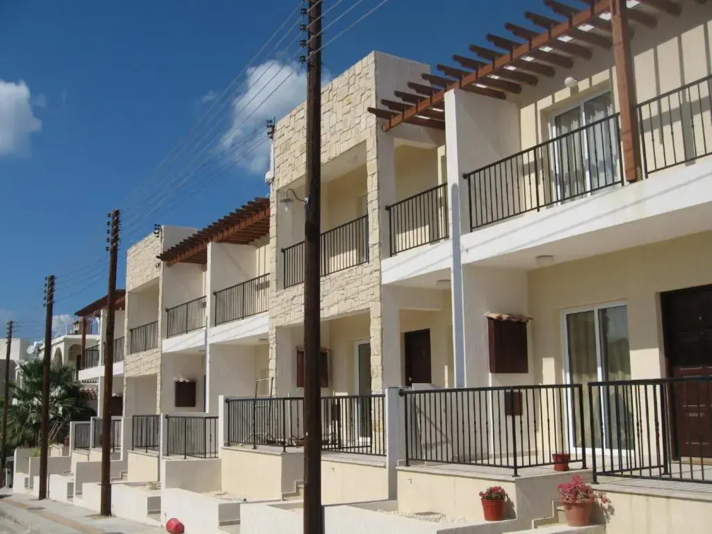 Townhouse Luck in Polis