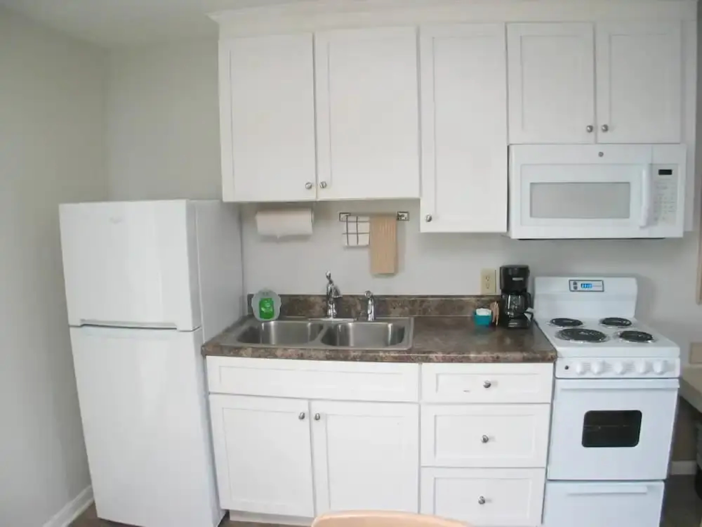 Beach House Inn and Suites