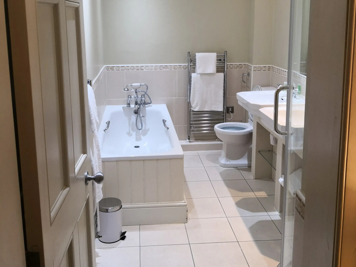 The Commercial Bar & Hotel