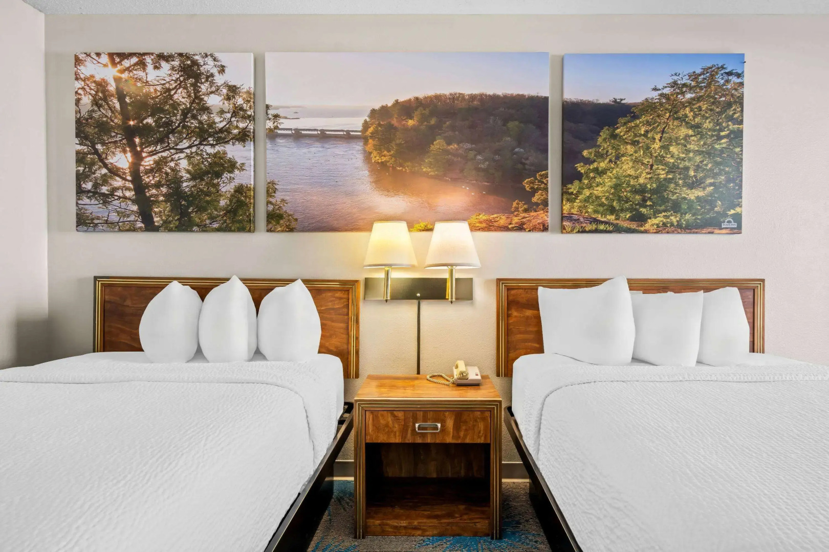 Days Inn by Wyndham Dubuque