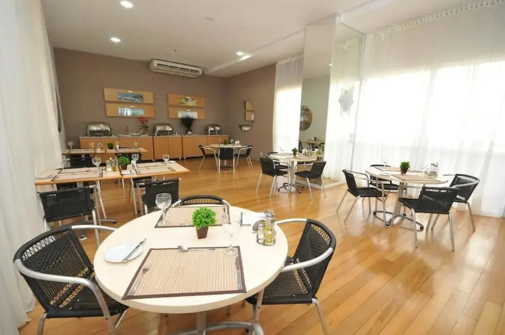 Solare Suites American