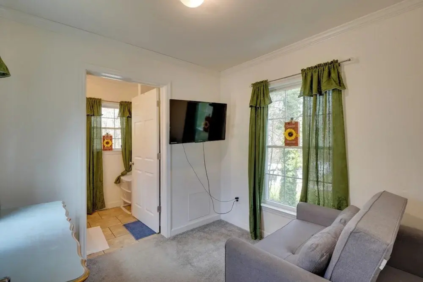 2 Mi to South Boston Speedway: Cozy Tiny Home!