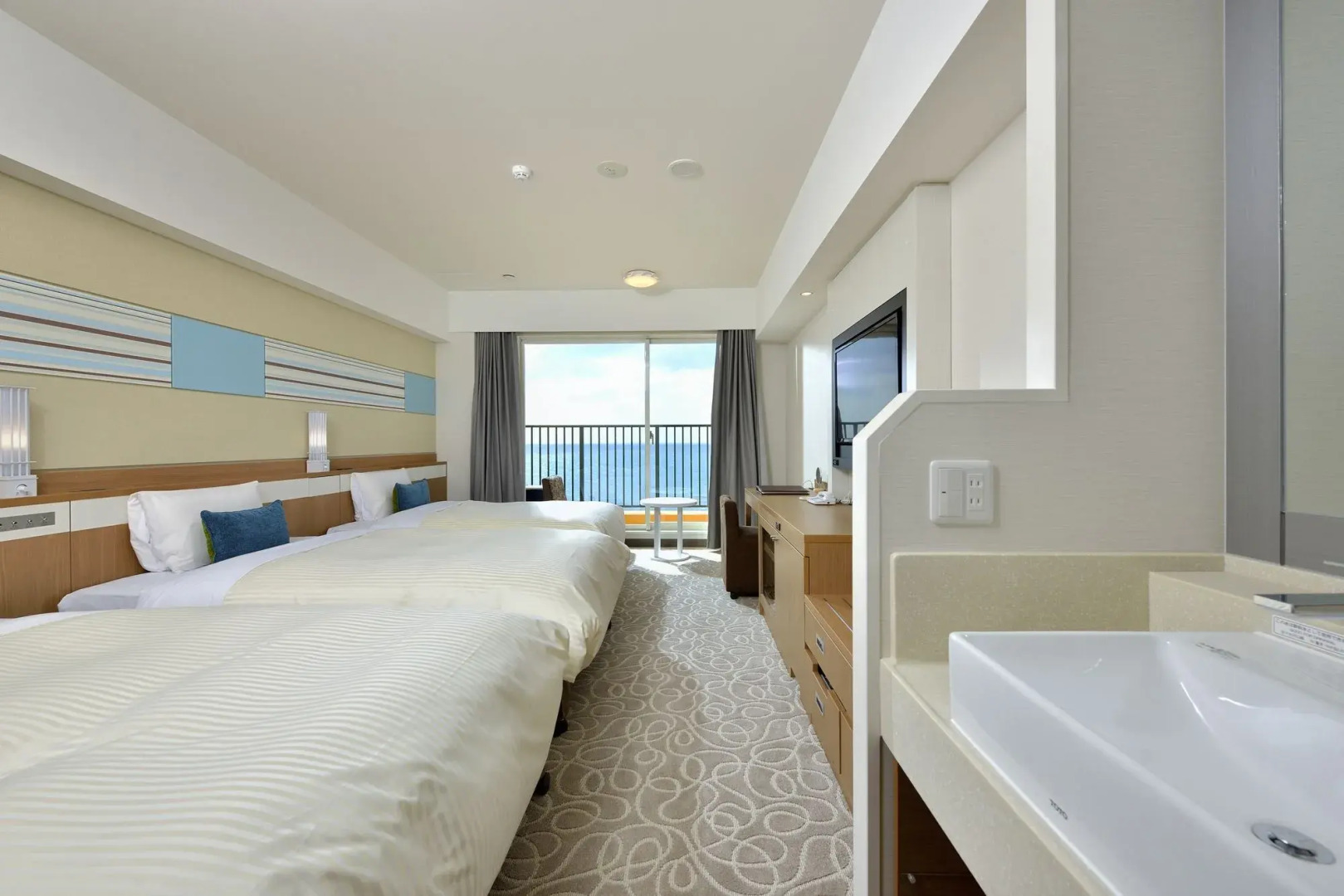 Vessel Hotel Campana Okinawa