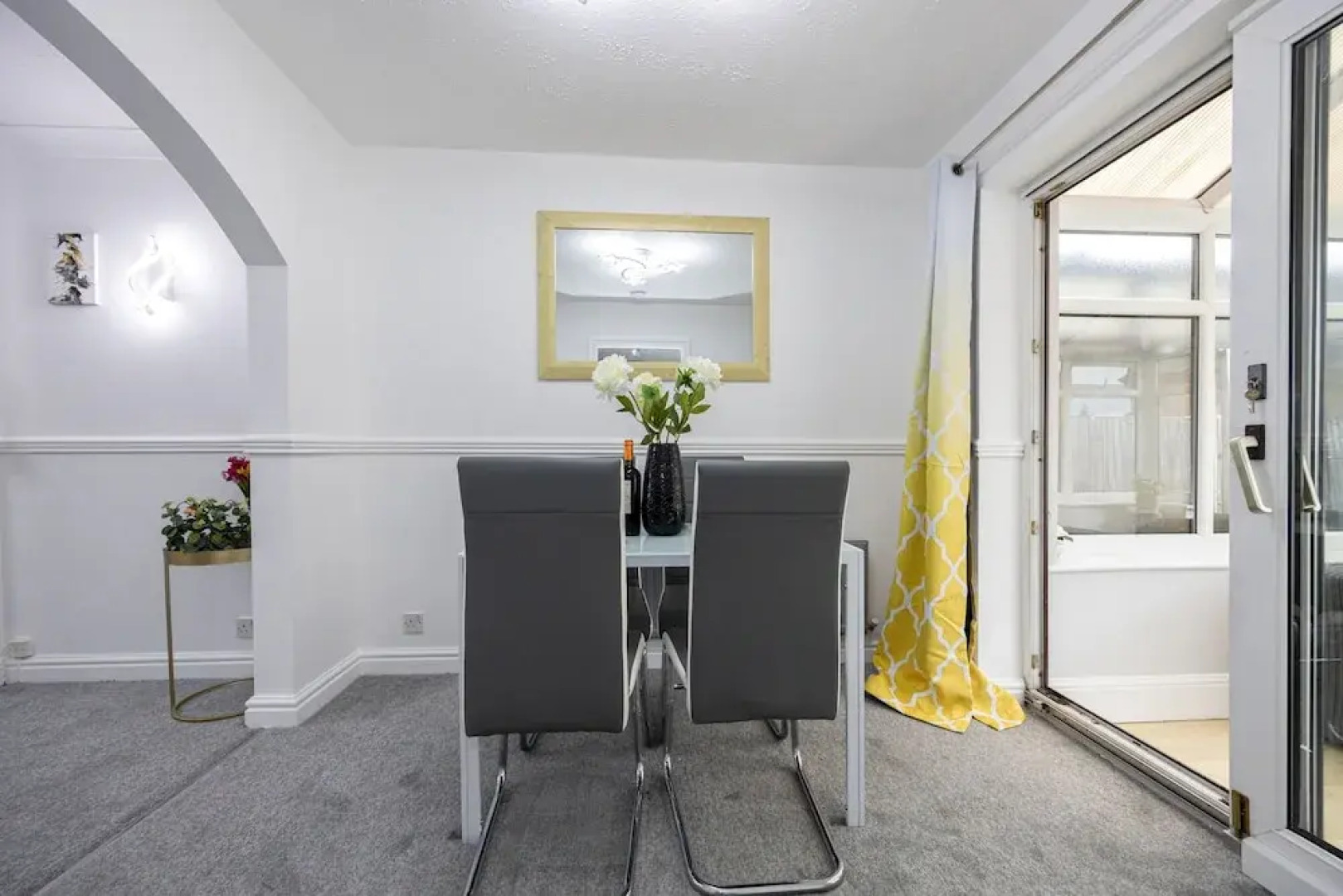 Captivating 3-bed House in Blackburn