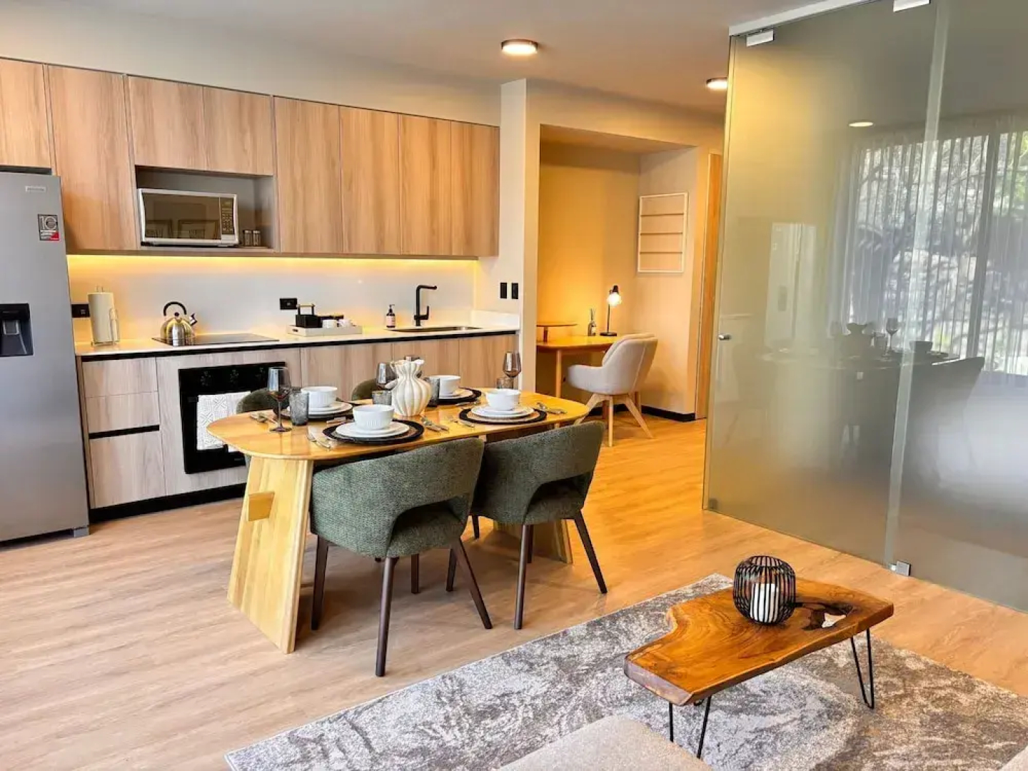 BEE Suites San José - Santa Ana