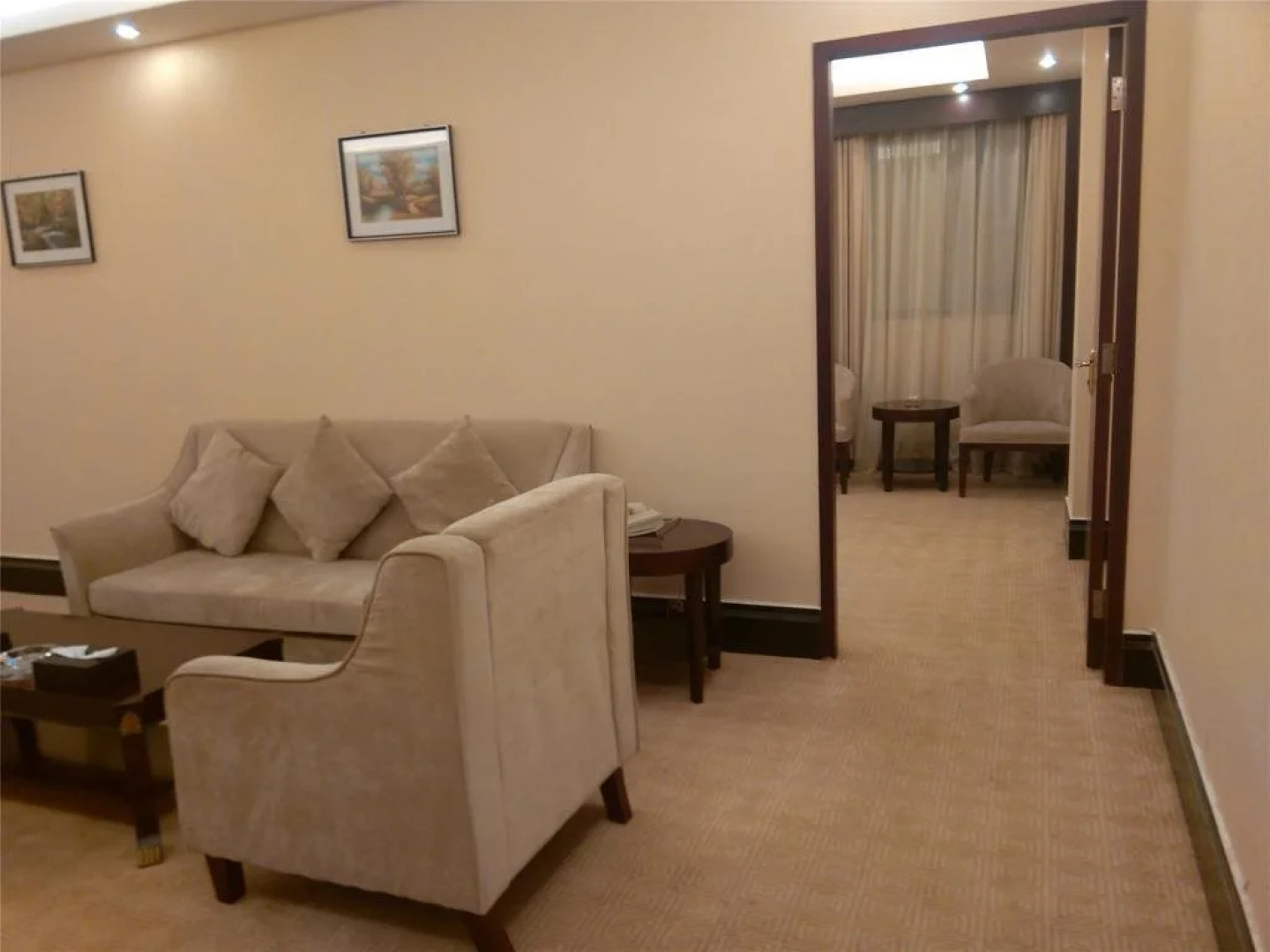 Wuzhishan Huajue Business Hotel