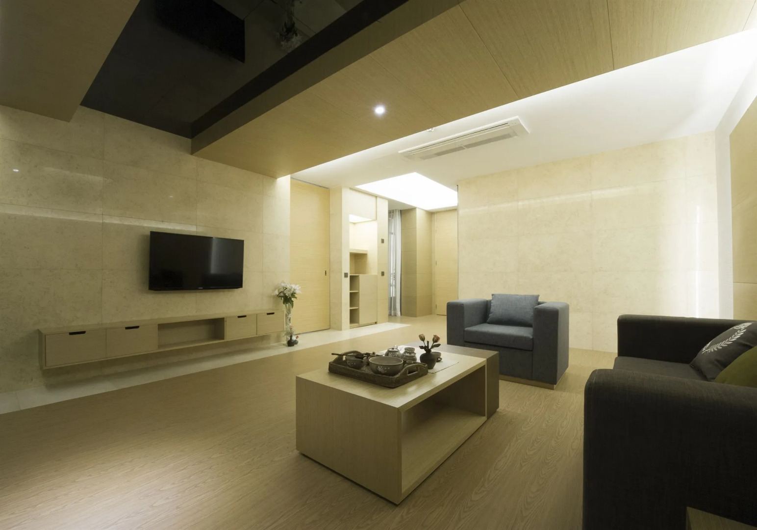 Luston Villa & Hotel