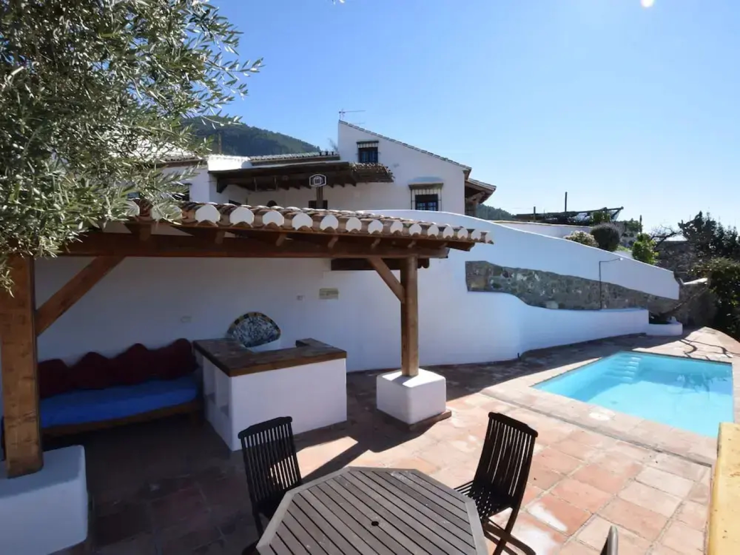 Pretty Cottage in Alcaucín with Private Swimming Pool