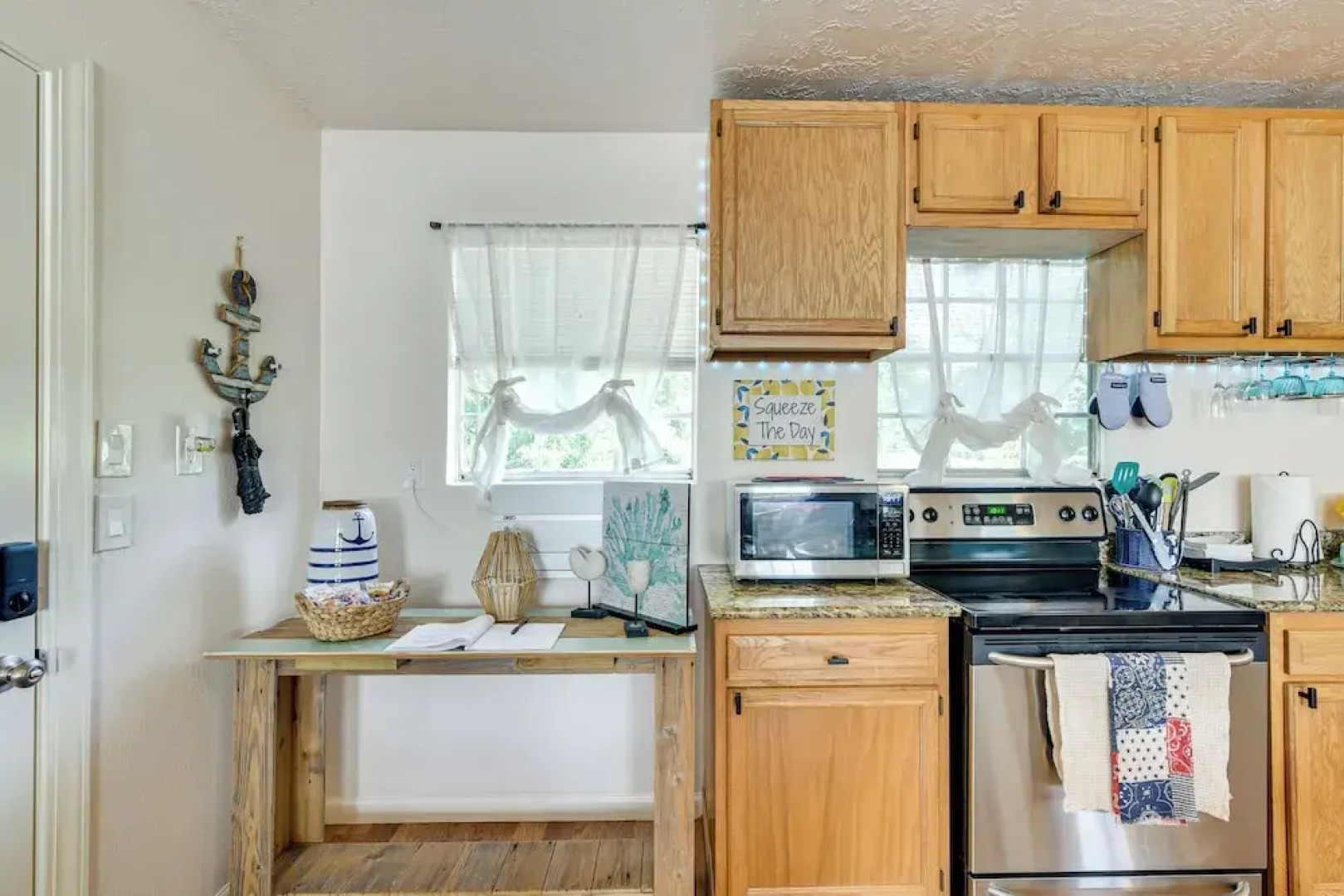 3 Mi to Boardwalk: Bacliff Apartment w/ Hot Tub