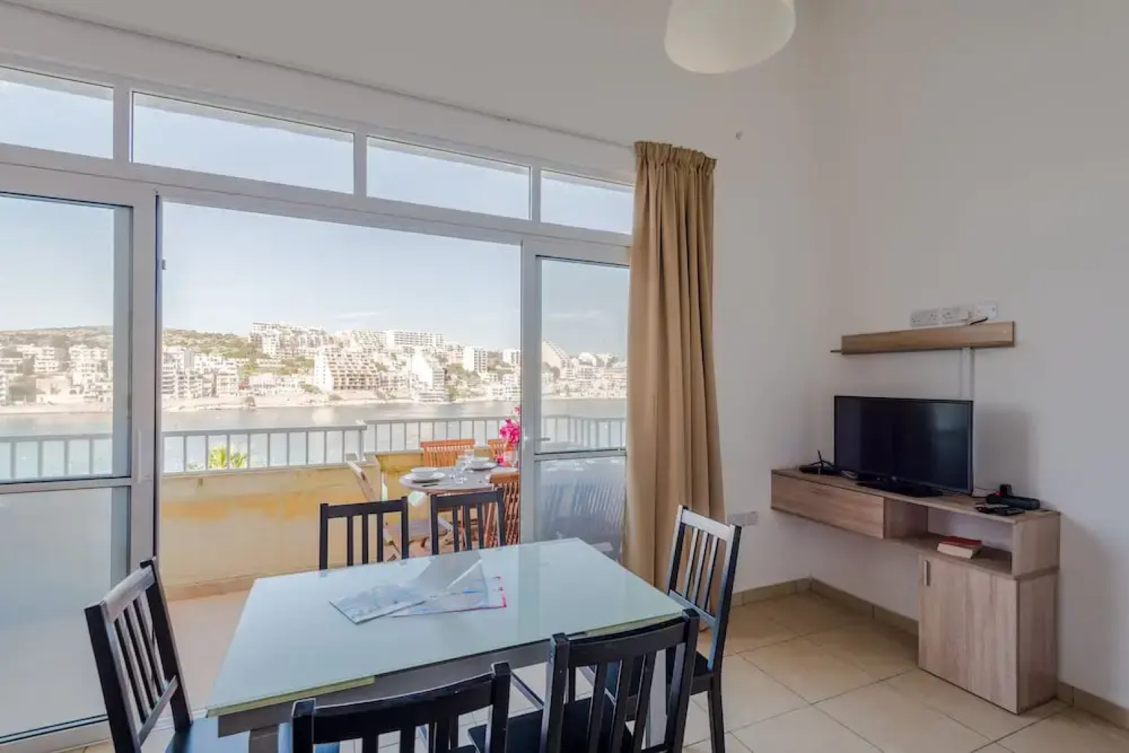 Blue Harbour 4 – Seafront 3 bedroom self catering holiday apartment with terrace