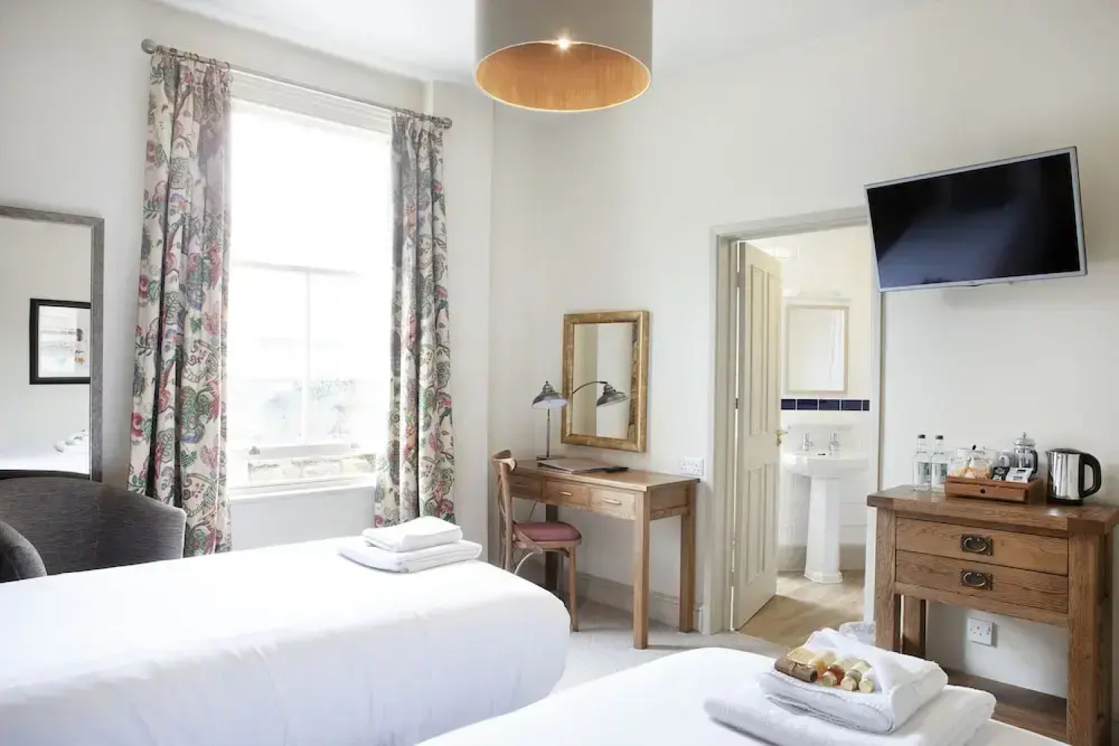 The Kings Arms Hotel - Inn