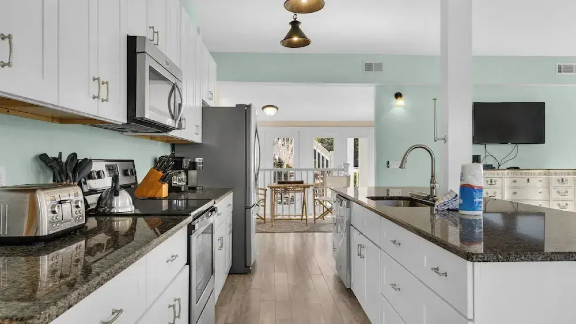 Your Ideal Beach Getaway With Private Pool, Game Room and Close to Beach!