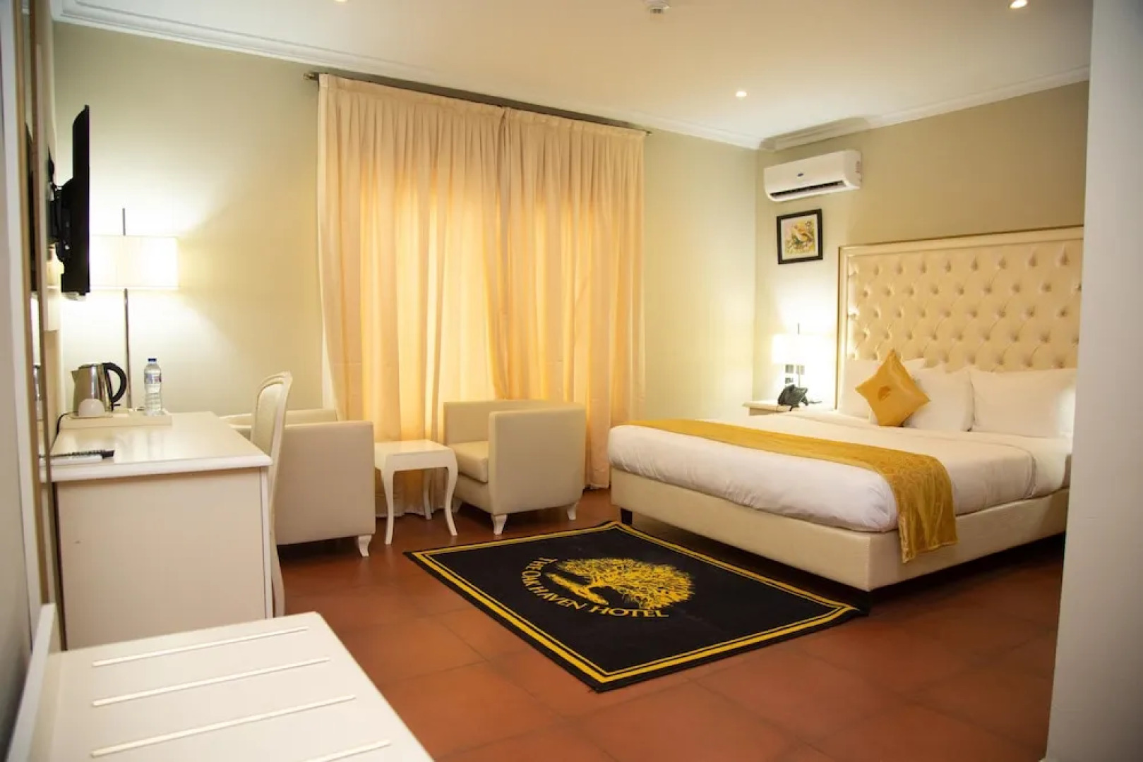 Oak Haven Hotel And Suites