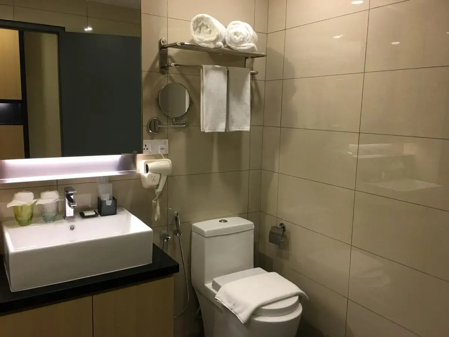 Gloria Residences Ion Delemen