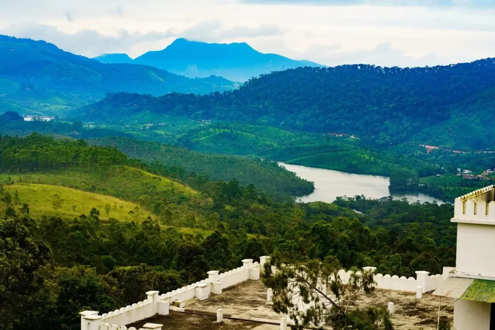 OYO 24059 Munnar Crown