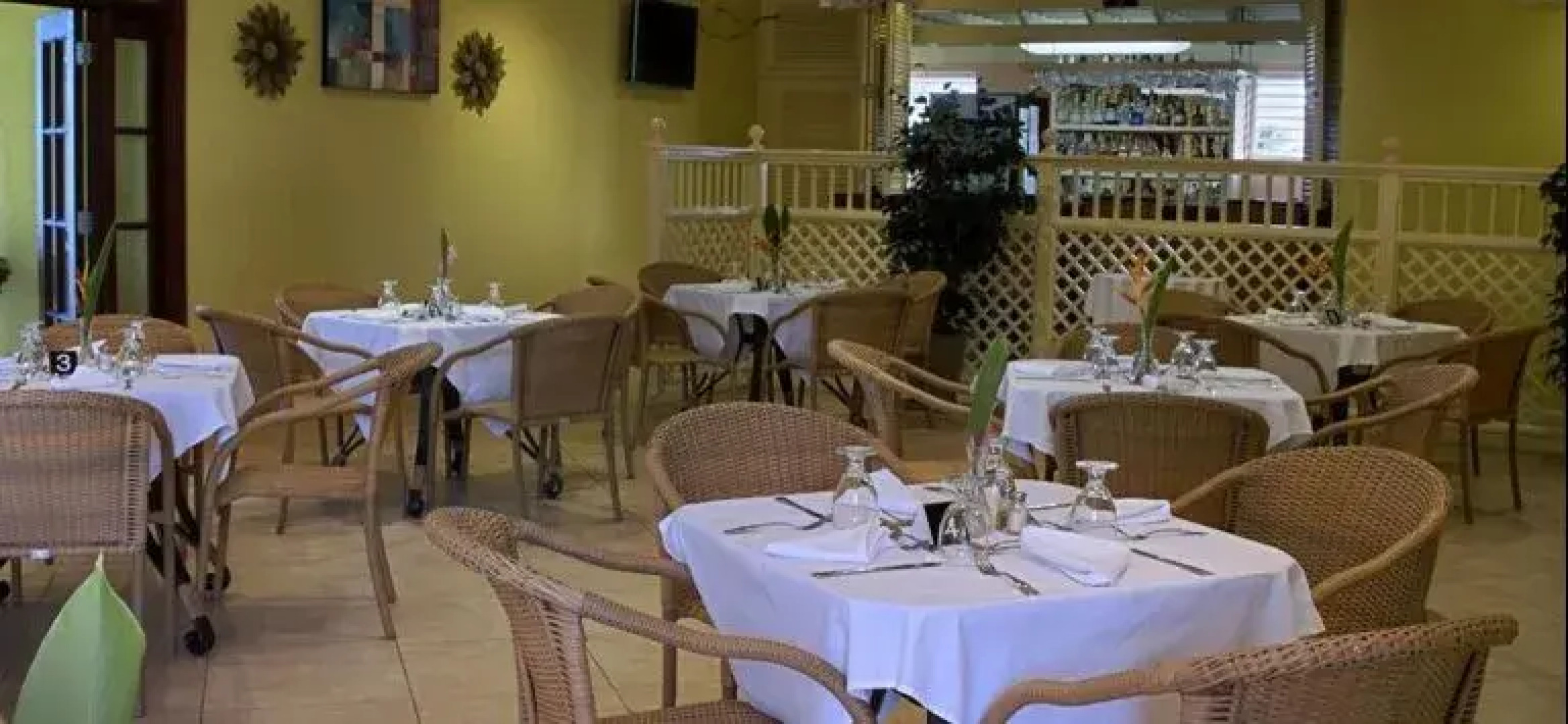 Tropical Winds Apartment Hotel