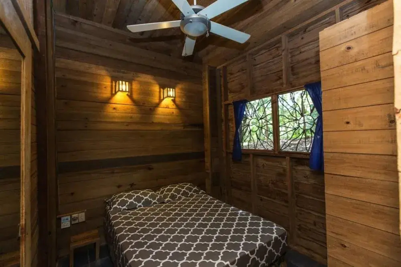 Roatan Bed & Breakfast Apartments