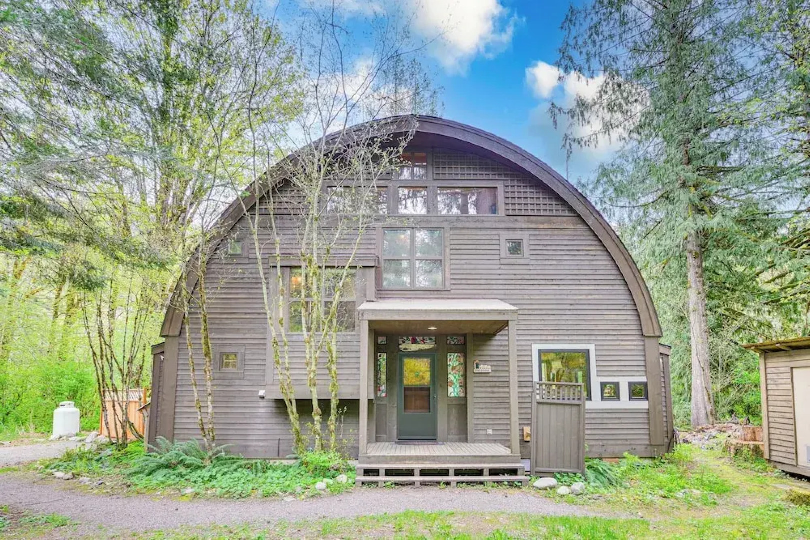 Riverfront Skykomish Cabin w/ Private Hot Tub!