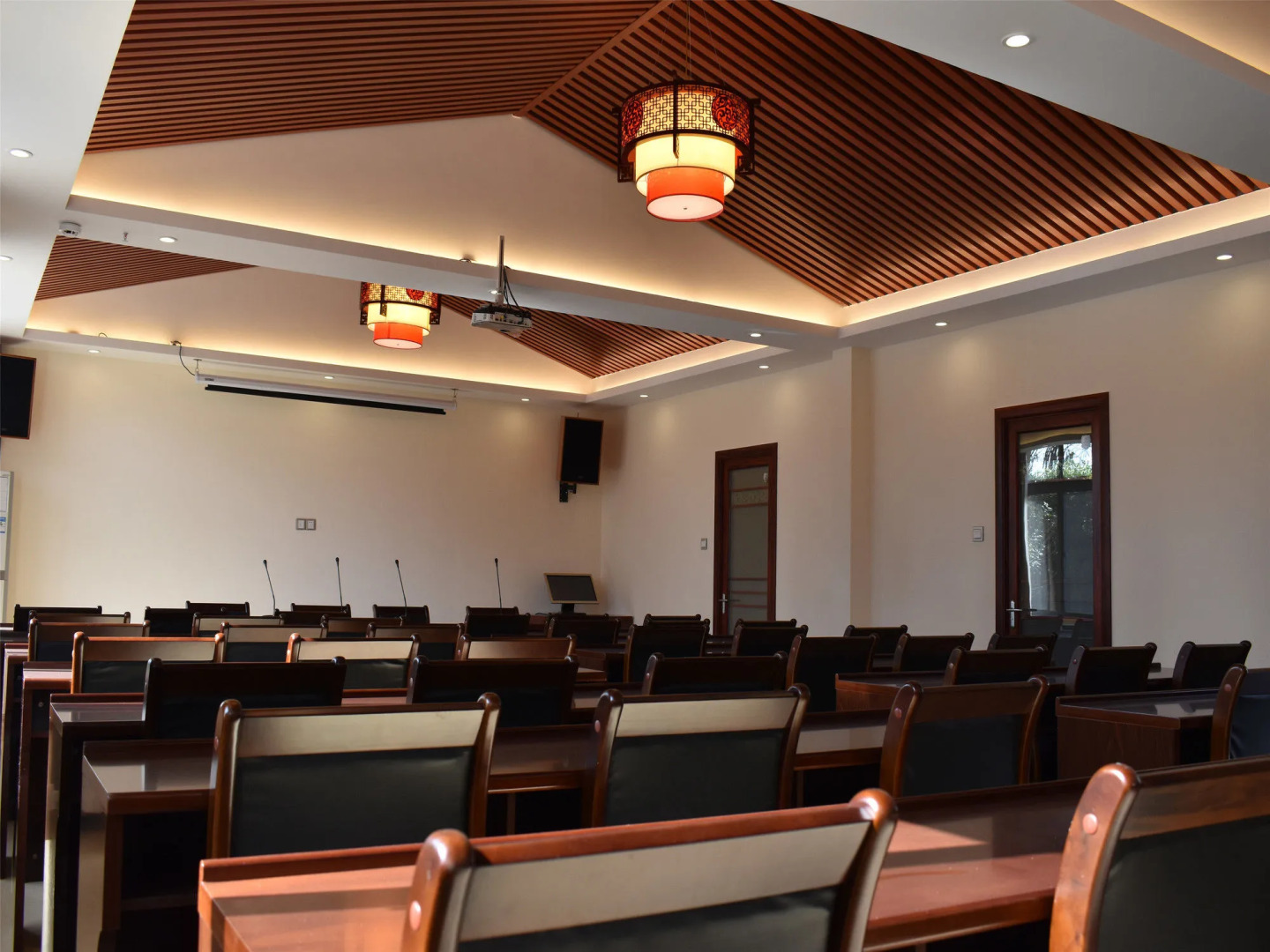 Yangshuo Mountain Top Retreat