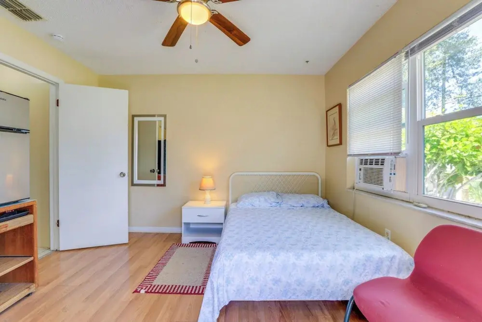 7 Mi to Beach: Pinellas Park Studio w/ Patio