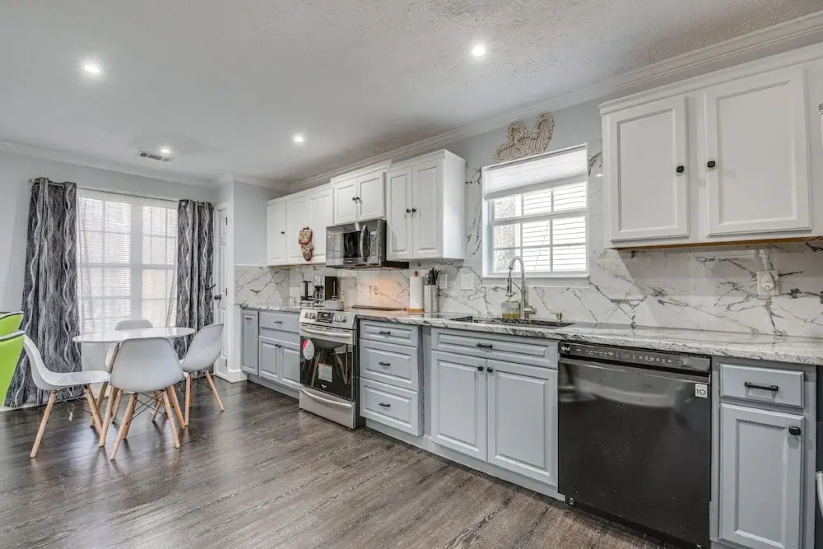 Modern College Park Home: 13 Mi to Dtwn Atlanta!