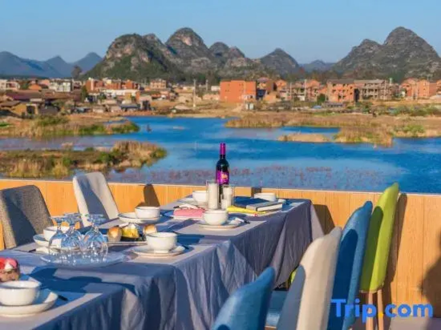 Guyue Heyuan Lake View Resort