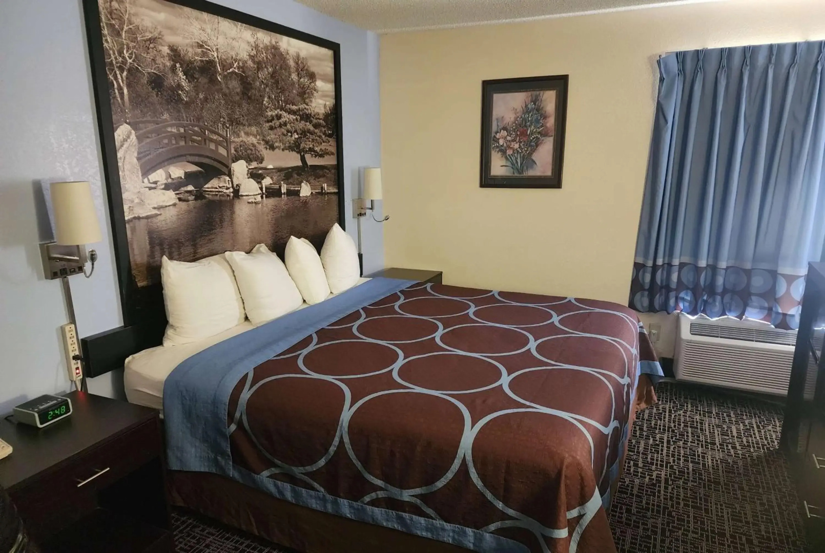 Super 8 by Wyndham Galesburg