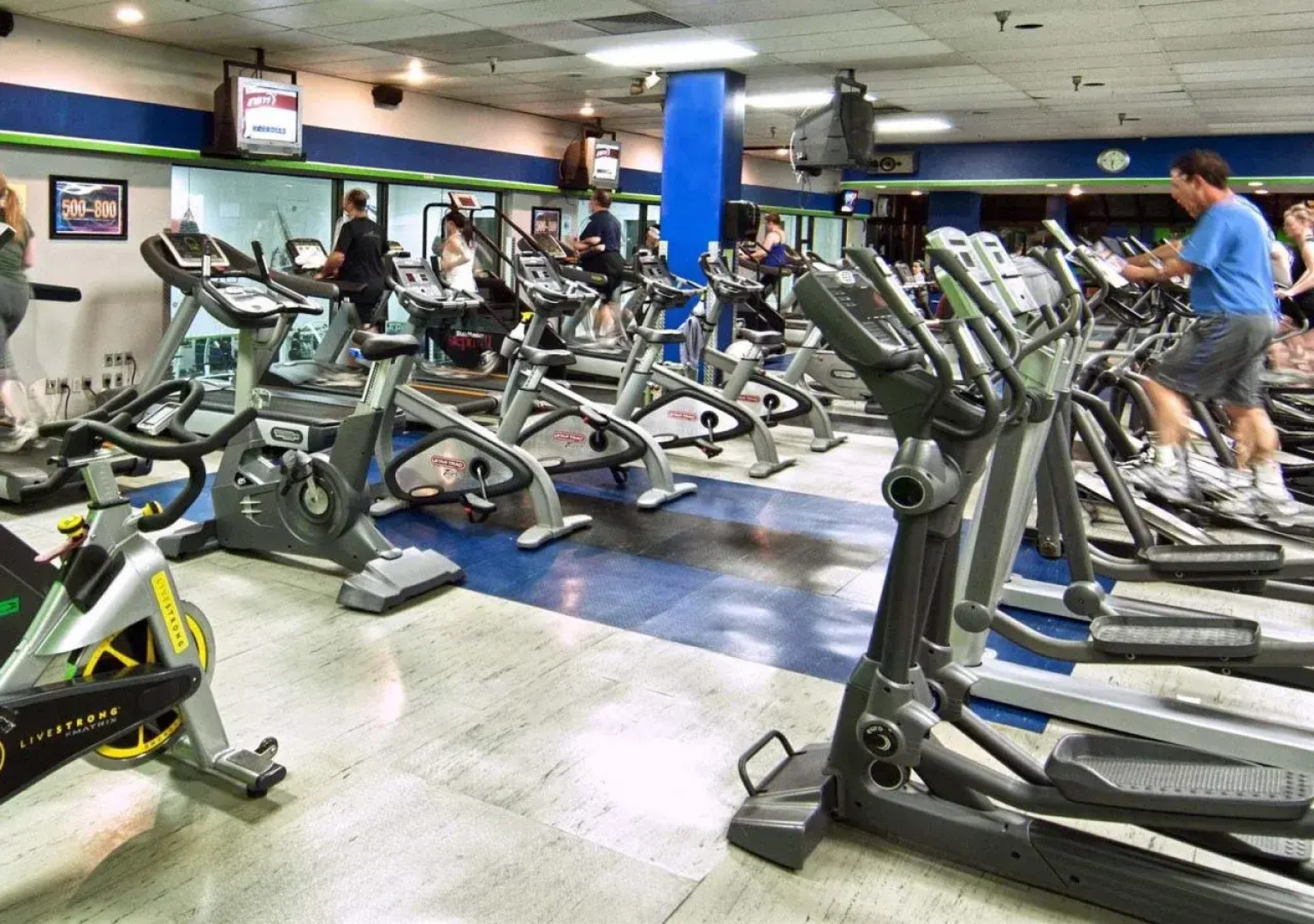 Coast Plaza Hotel and Suites