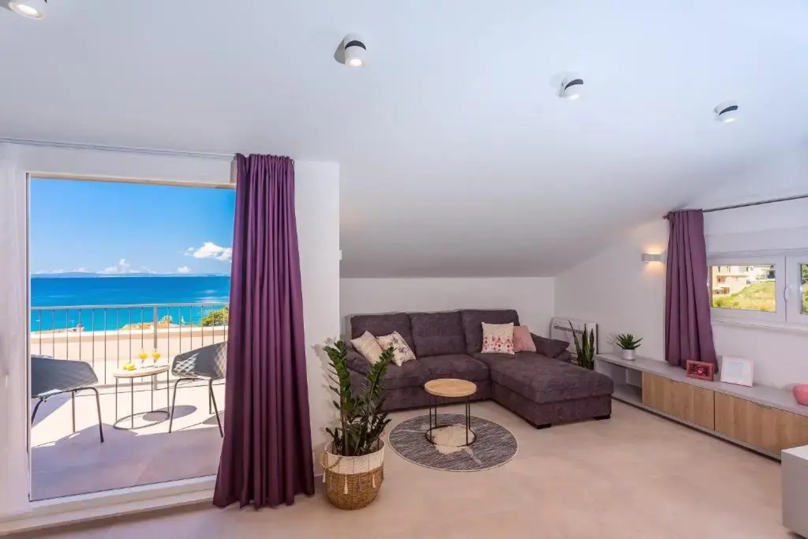 Villa Diva with 7 bedrooms, heated pool, sauna and fun zone, sea views