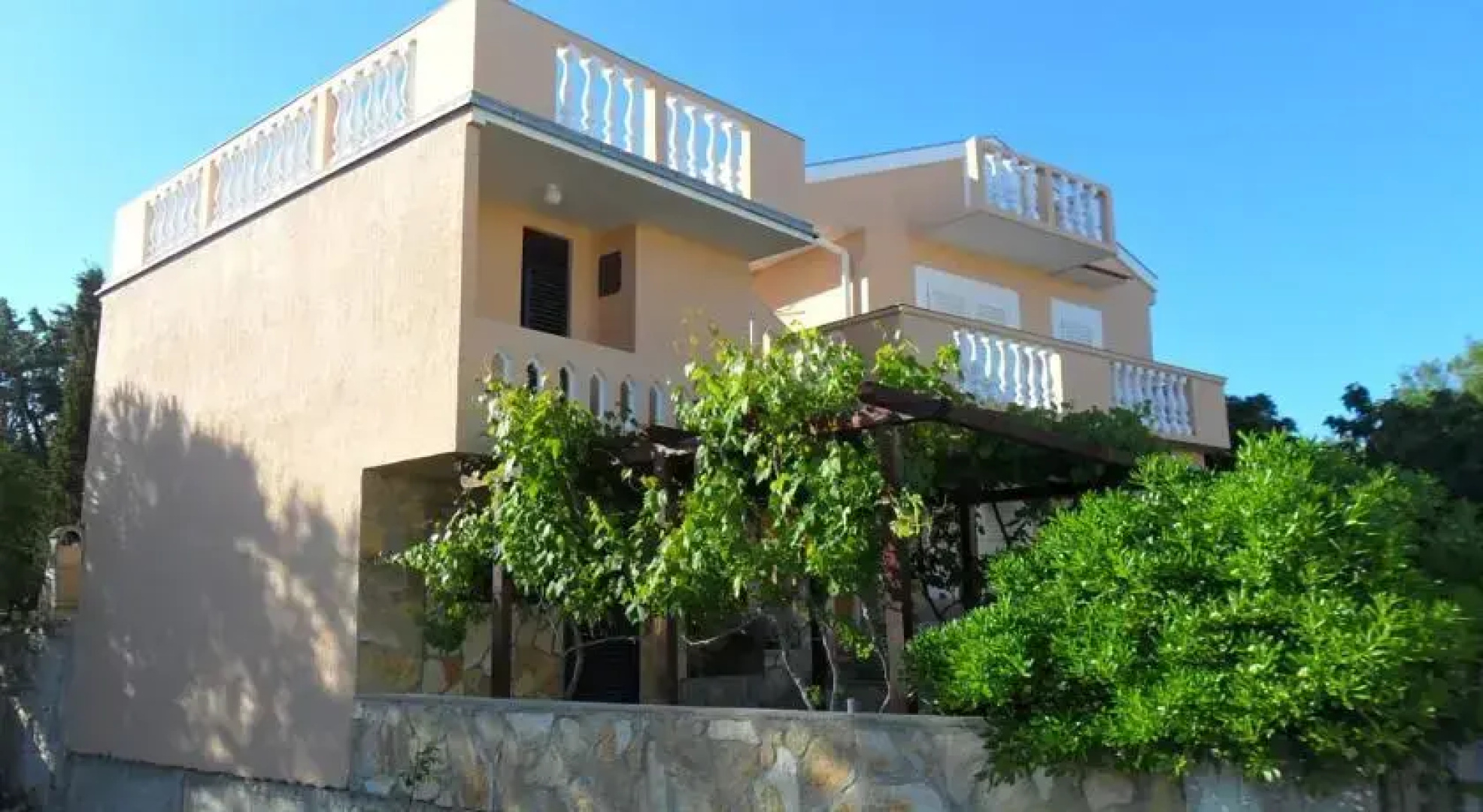 Apartments Dora