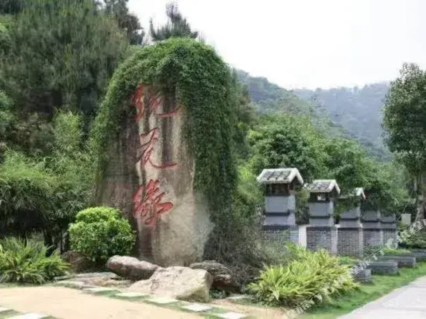 Hongfu Business Hotel (Wanlong City Shopping Center Branch, Heyuan Station)